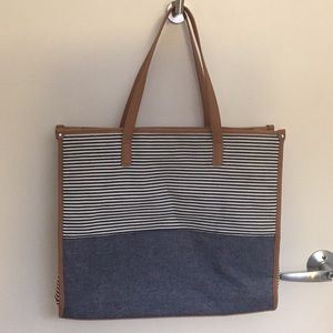 Blue and white tote beach bag